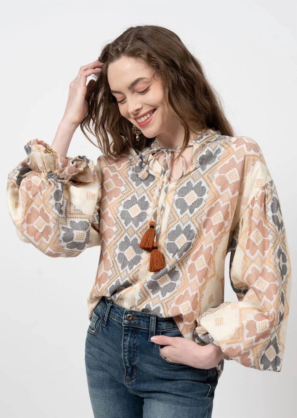 NEW IVY JANE balloon sleeve top in neutral